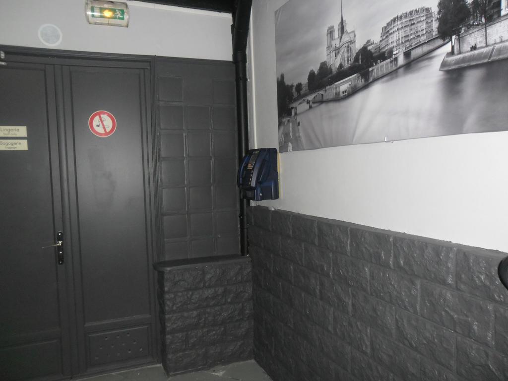 ฮิโปเทล ปารีส มงต์มาร์ต Hotel ภายนอก รูปภาพ